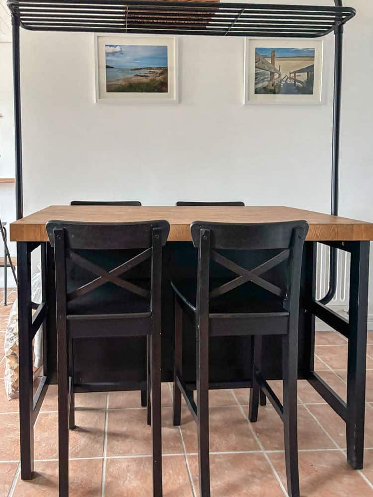 Breakfast bar